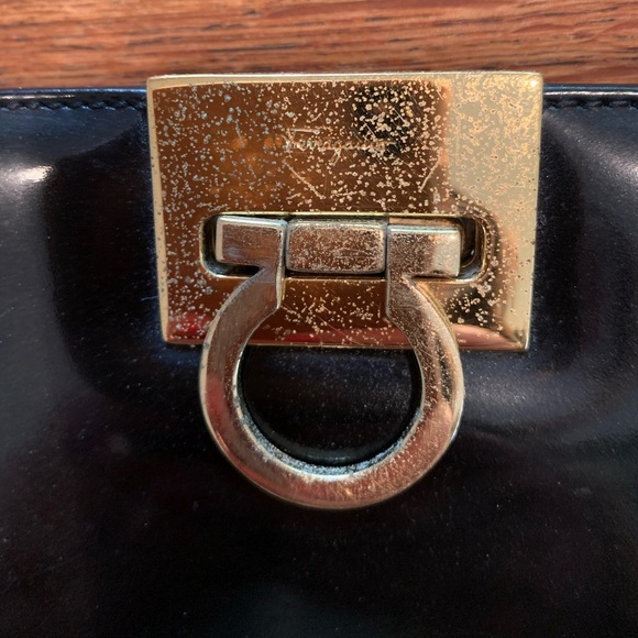 Salvatore Ferragamo black patent leather bag - Picture 2 of 9